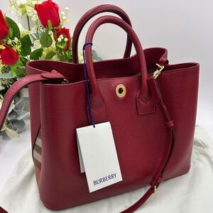 Women’s Burberry BANNER pebble grain leather tote/shoulder bag classic check NWT